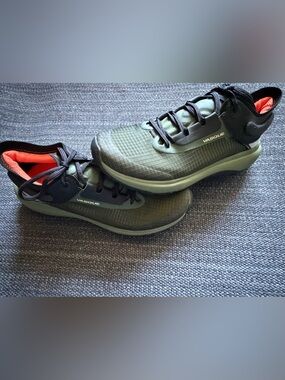 New VASQUE BY REDWING waterproof HIKING SHOE MENS 9M.